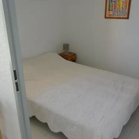 Two-bedroom With Canal View 114 דירה
